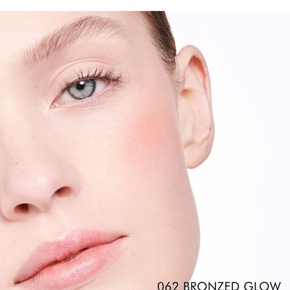 NEW DIOR Rosy Glow Color-Awakening Blush in Shade 062 - Bronzed Glow - Picture 3 of 5